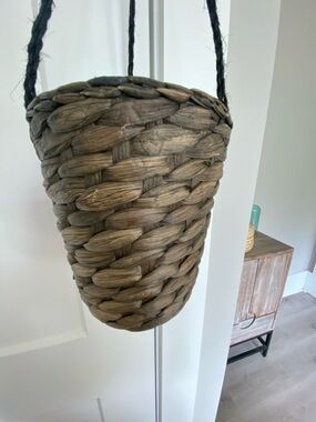Handwoven Hyacinth Leaf Hanging Basket Planter with Black Rope 🍃